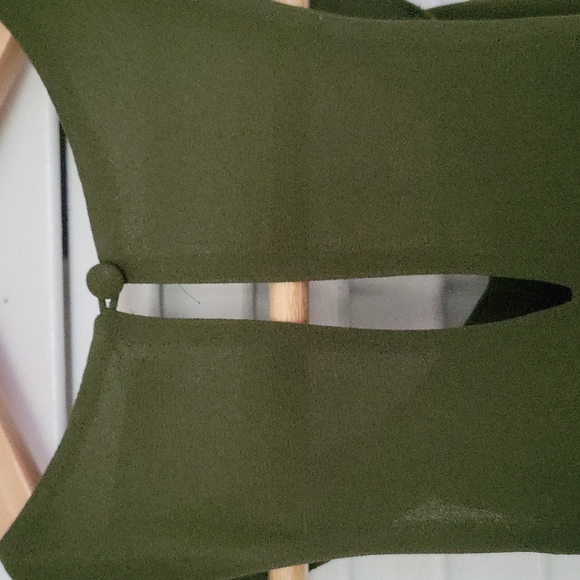 Green Tank Top - Picture 4 of 4